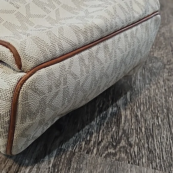 Michael KorsWomen's White Michael Signature Large Backpack - Picture 4 of 14